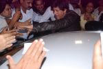 Shahrukh Khan snapped post midnight with fan outside a recording studio in Bandra on 1st June 2012 (12).JPG